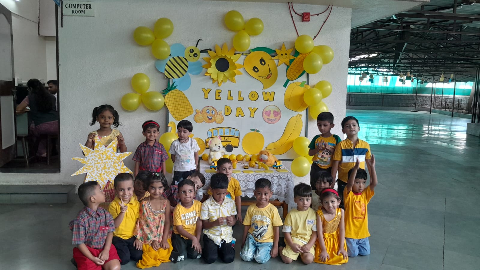 LKG - Yellow collage craft
