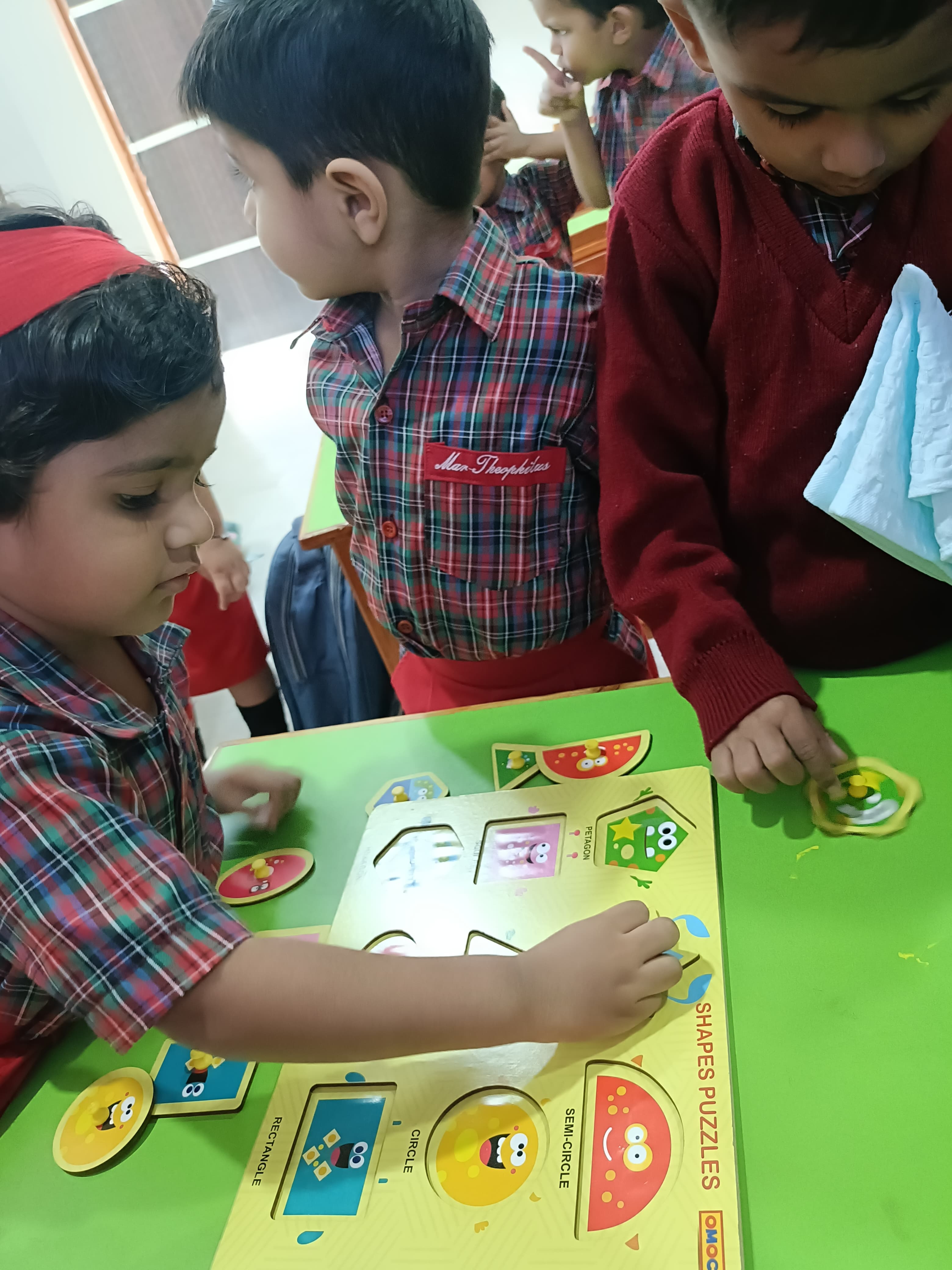 Sort the Shapes geometric board matching