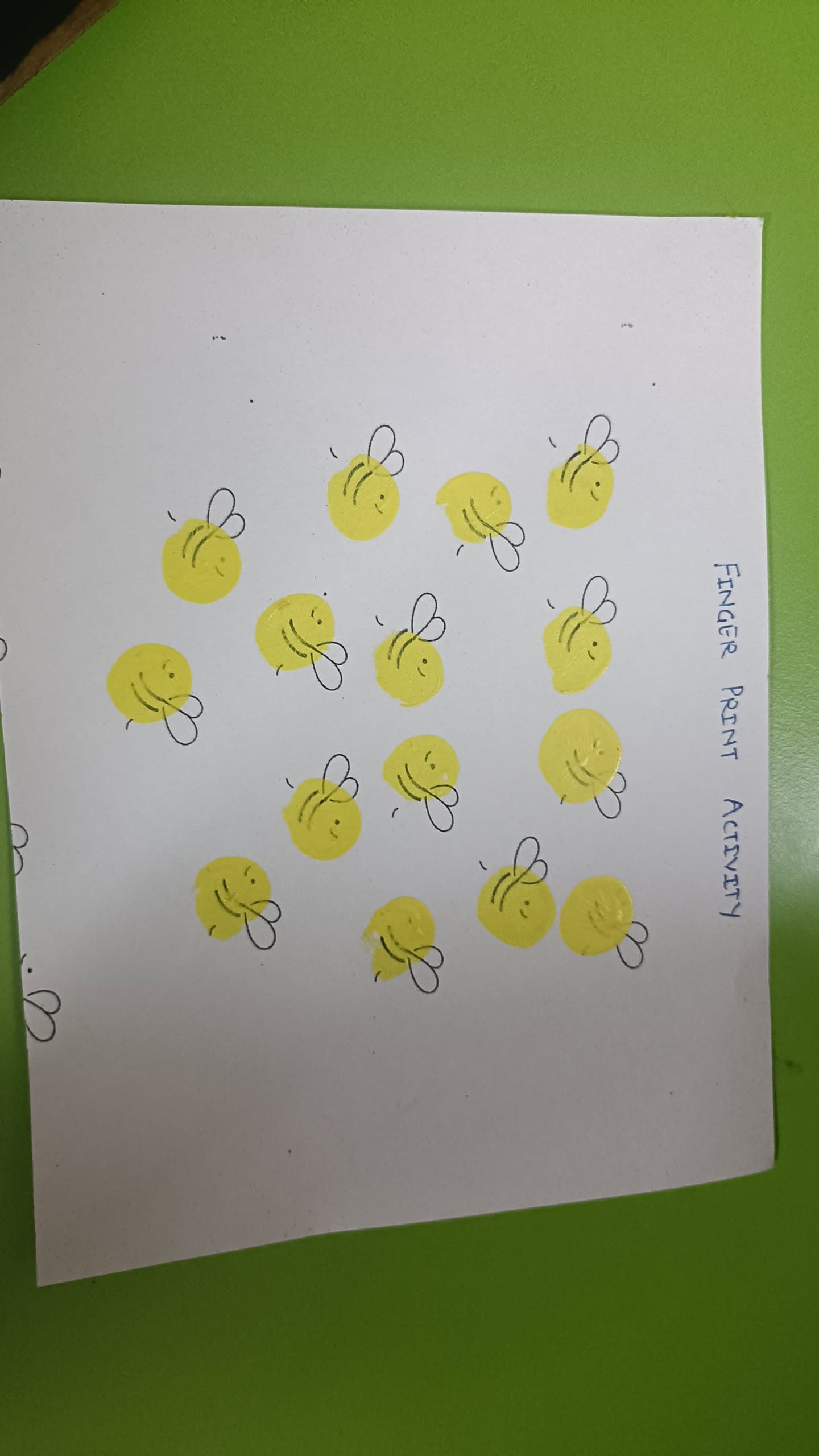 Nursery - Fingerprint Bee card close up